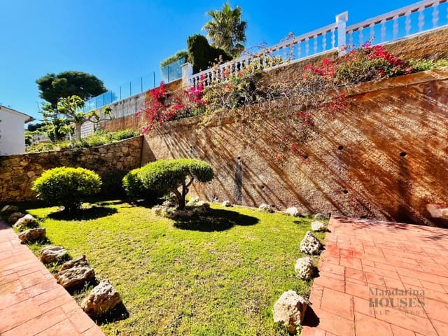 3 slaapkamer Villa te koop in Canyelles, Lloret de Mar met zwembad garage - € 875.000 (Ref: 9208528)