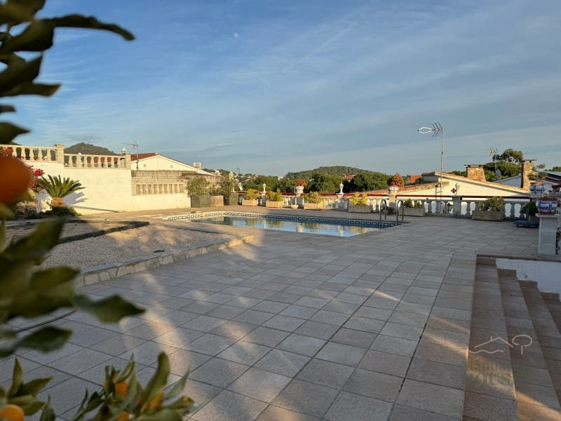 6 soverom Villa til salgs i Lloret de Mar - € 675 000 (Ref: 9243517)