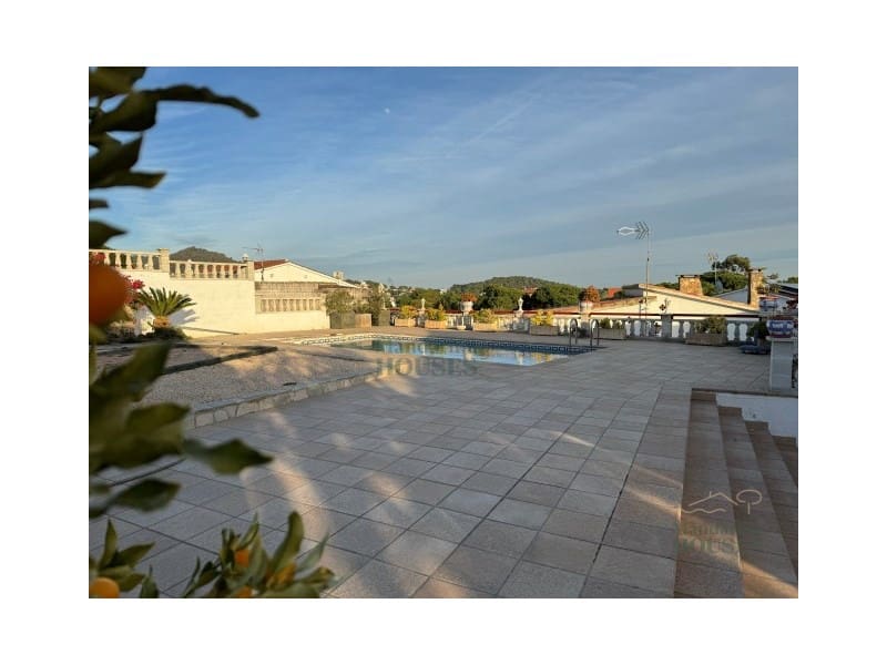 6 soverom Villa til salgs i Lloret de Mar - € 675 000 (Ref: 9243517)