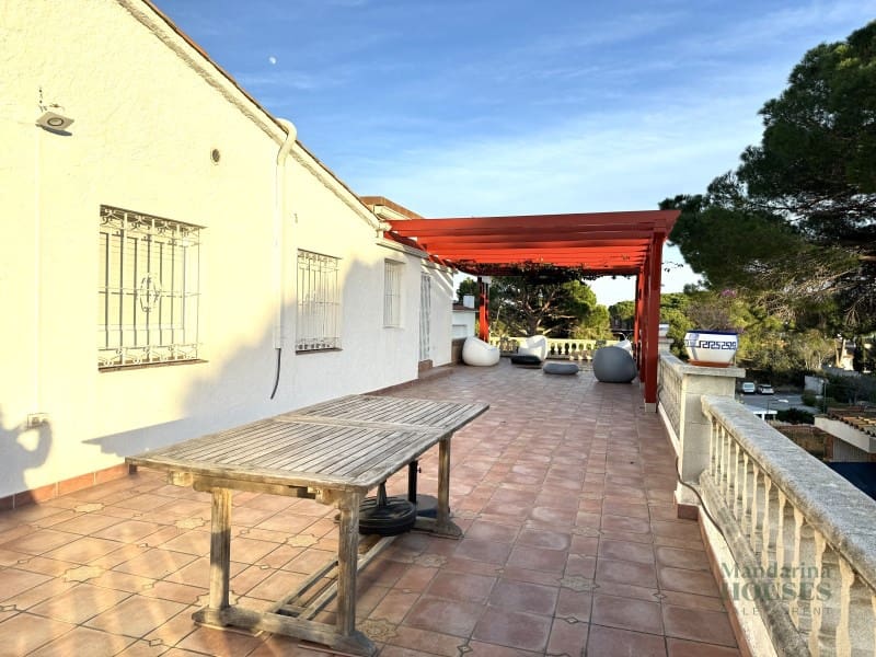 6 soverom Villa til salgs i Lloret de Mar - € 675 000 (Ref: 9243517)