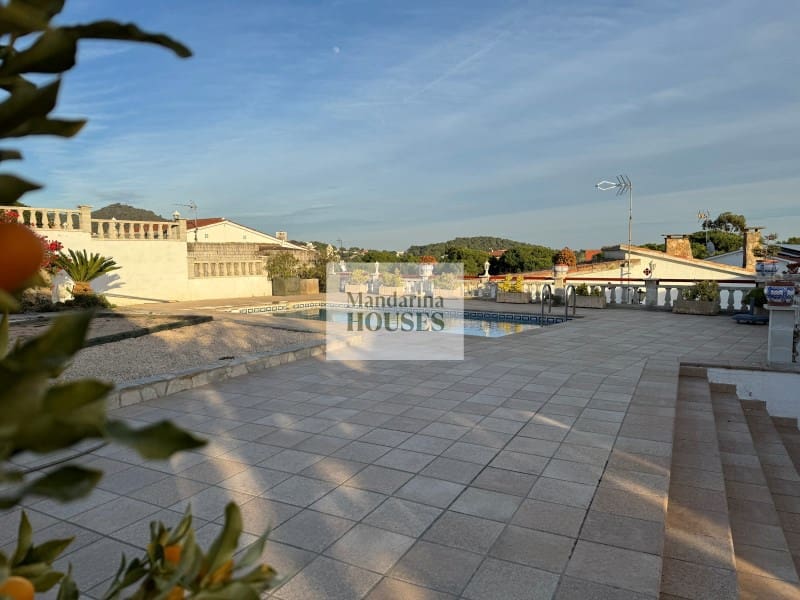 6 chambre Villa/Maison à vendre à Lloret de Mar avec piscine garage - 650 000 € (Ref: 9243517)
