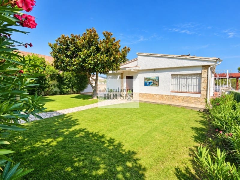 6 chambre Villa/Maison à vendre à Lloret de Mar avec piscine garage - 650 000 € (Ref: 9243517)