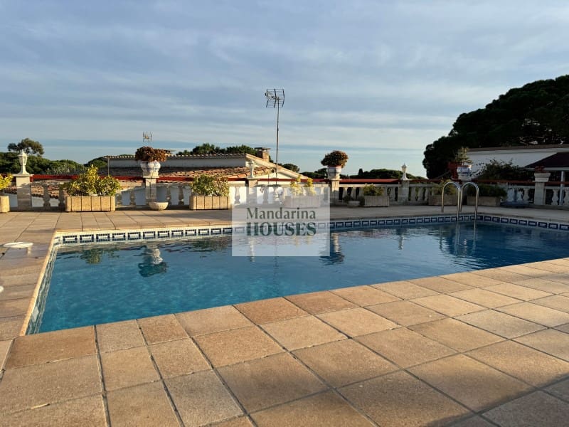 6 chambre Villa/Maison à vendre à Lloret de Mar avec piscine garage - 650 000 € (Ref: 9243517)