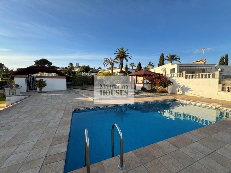 6 chambre Villa/Maison à vendre à Lloret de Mar avec piscine garage - 650 000 € (Ref: 9243517)
