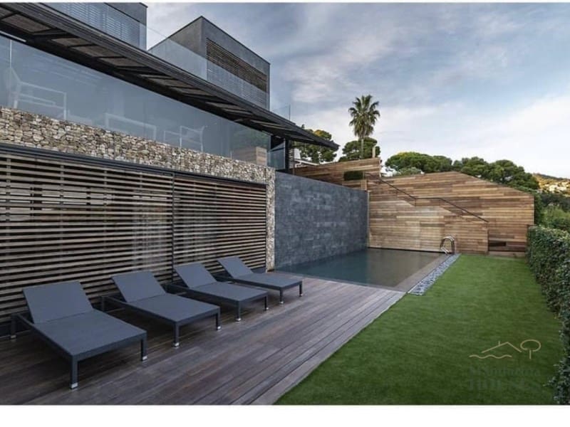 6 sypialnia Willa na sprzedaż w Lloret de Mar z garażem - 4 500 000 € (Ref: 9257595)