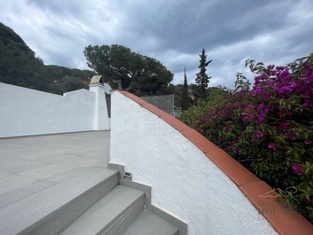2 soveværelse Villa til salg i Canyelles, Lloret de Mar med garage - € 305.000 (Ref: 9276550)