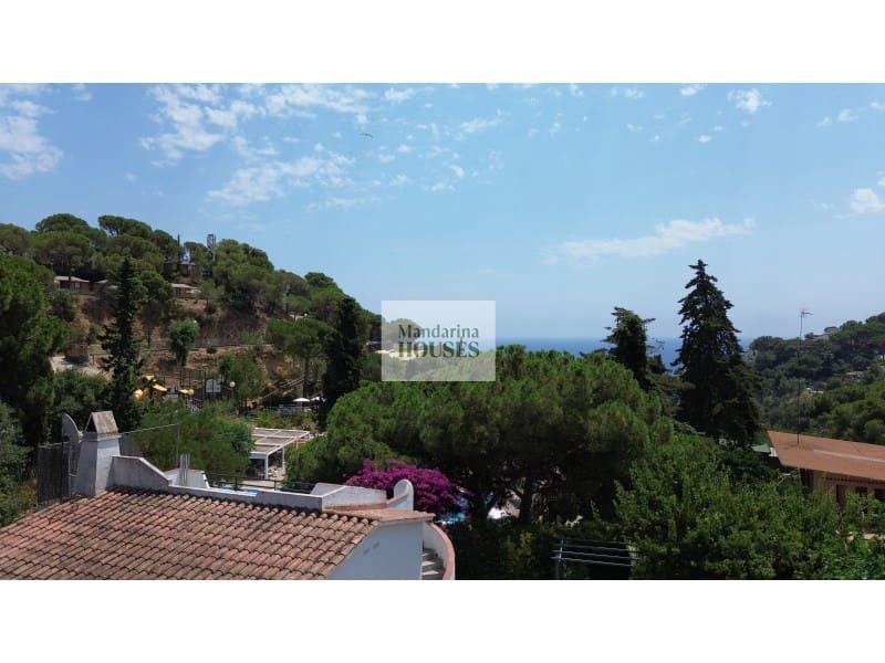 2 bedroom Villa for sale in Lloret de Mar with garage - € 299,000 (Ref: 9276550)