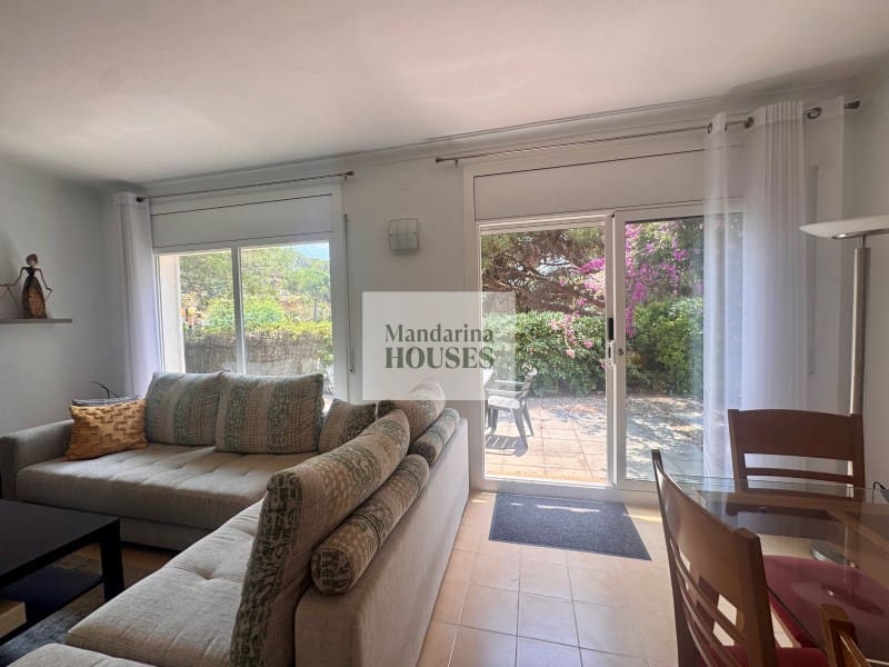 2 bedroom Villa for sale in Lloret de Mar with garage - € 299,000 (Ref: 9276550)