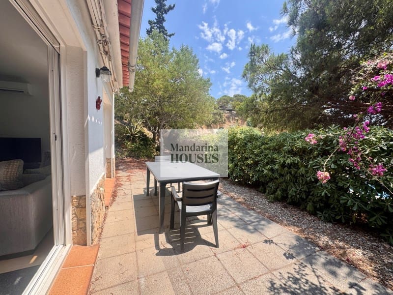 2 bedroom Villa for sale in Lloret de Mar with garage - € 299,000 (Ref: 9276550)