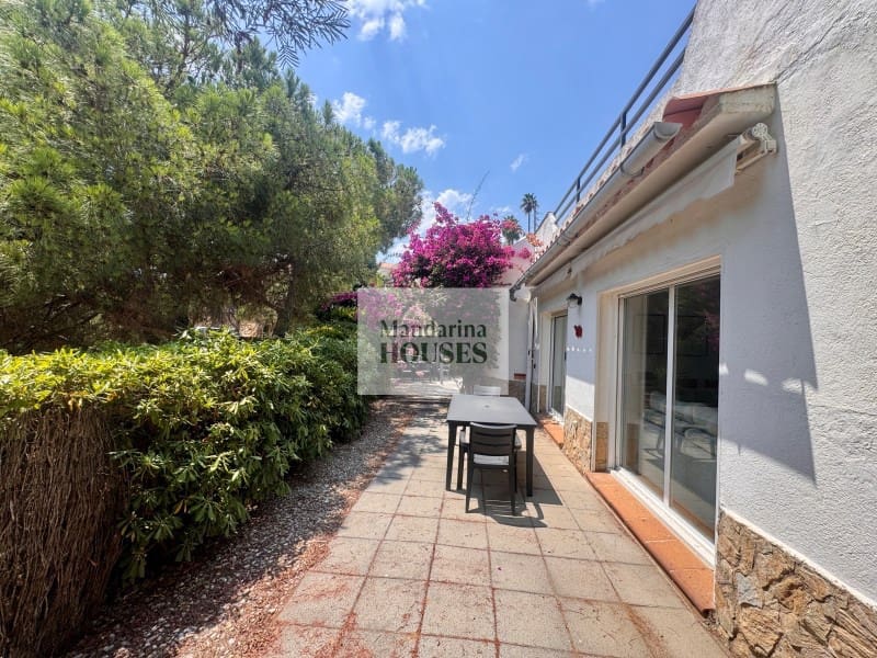 2 bedroom Villa for sale in Lloret de Mar with garage - € 299,000 (Ref: 9276550)