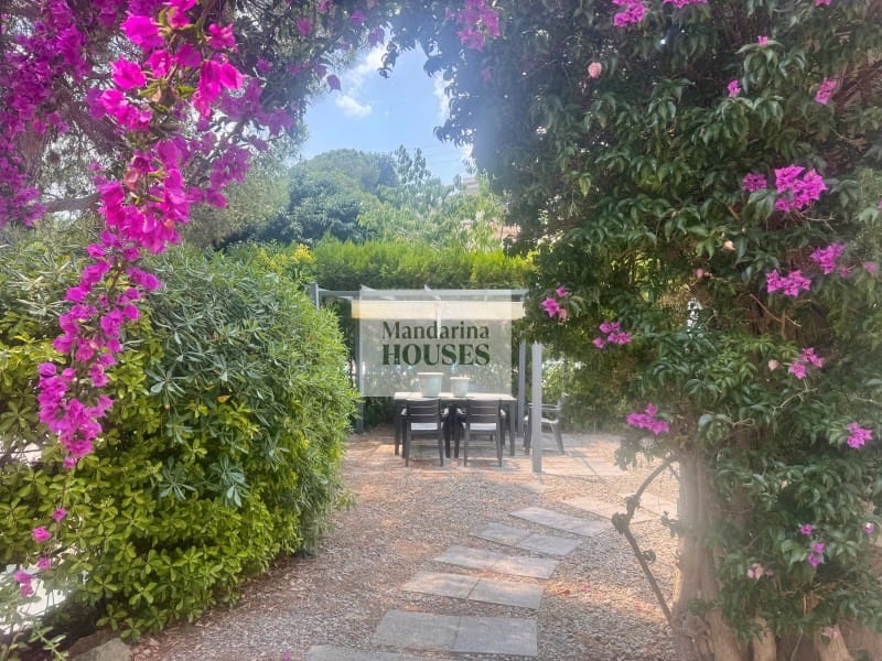 2 bedroom Villa for sale in Lloret de Mar with garage - € 299,000 (Ref: 9276550)