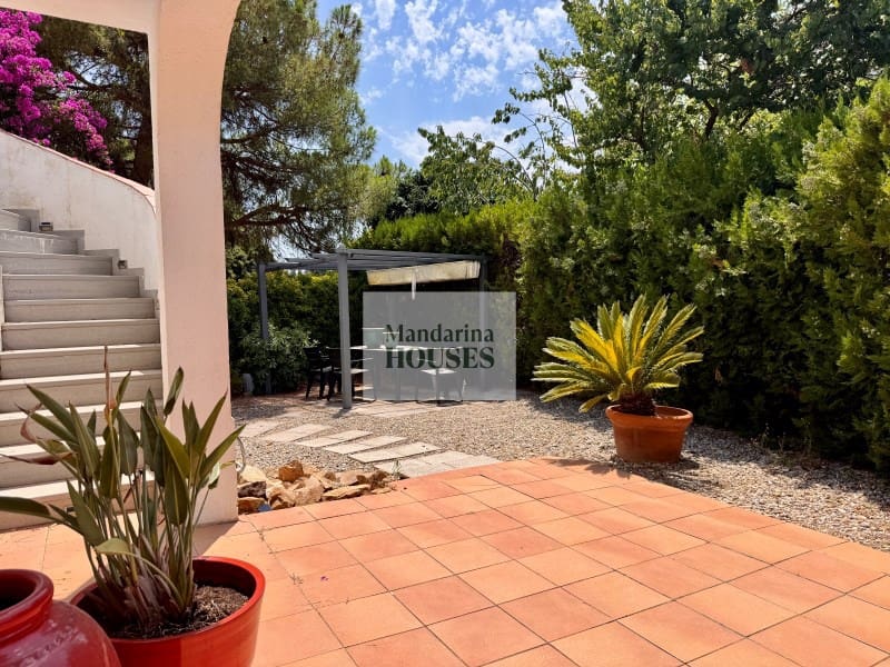 2 bedroom Villa for sale in Lloret de Mar with garage - € 299,000 (Ref: 9276550)