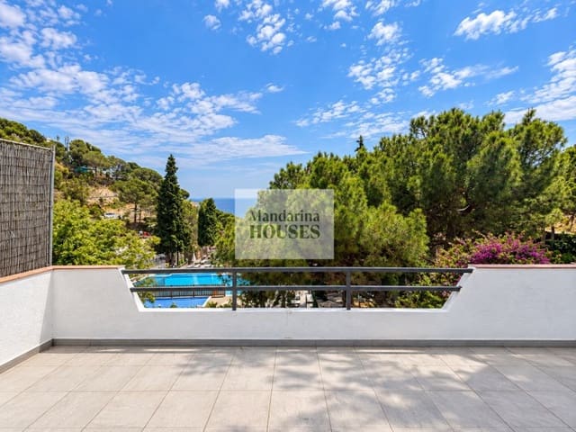 2 makuuhuone Huvila myytävänä paikassa Canyelles, Lloret de Mar mukana 
autotalli - 290 000 € (Ref: 9276550)