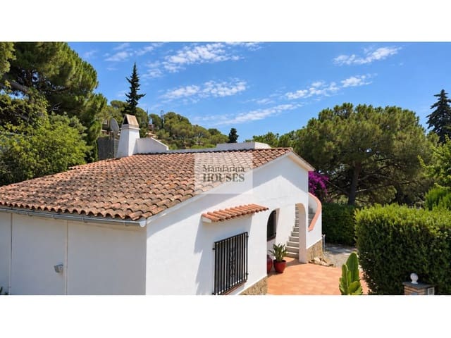2 makuuhuone Huvila myytävänä paikassa Canyelles, Lloret de Mar mukana 
autotalli - 290 000 € (Ref: 9276550)