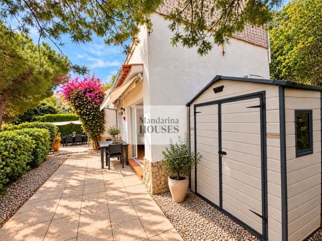 2 makuuhuone Huvila myytävänä paikassa Canyelles, Lloret de Mar mukana 
autotalli - 290 000 € (Ref: 9276550)