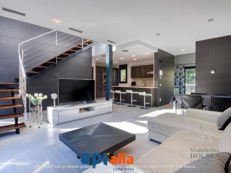 Chalet de 3 habitaciones en Blanes en venta con garaje - 1.500.000 € (Ref: 9372083)