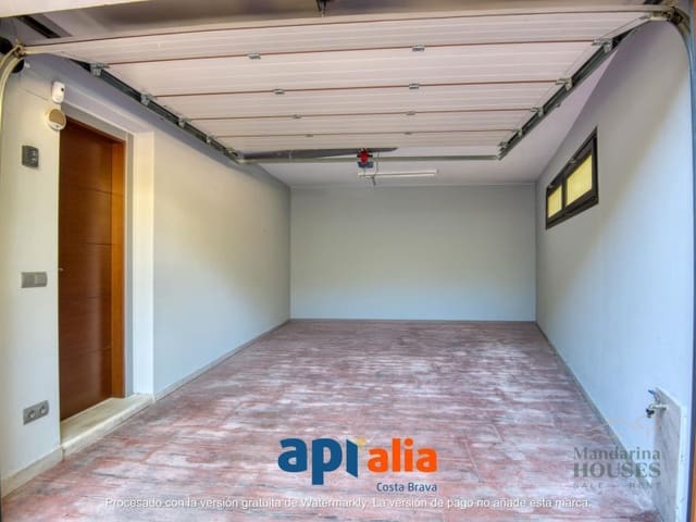 3 bedroom Villa for sale in Blanes with garage - € 1,500,000 (Ref: 9372083)