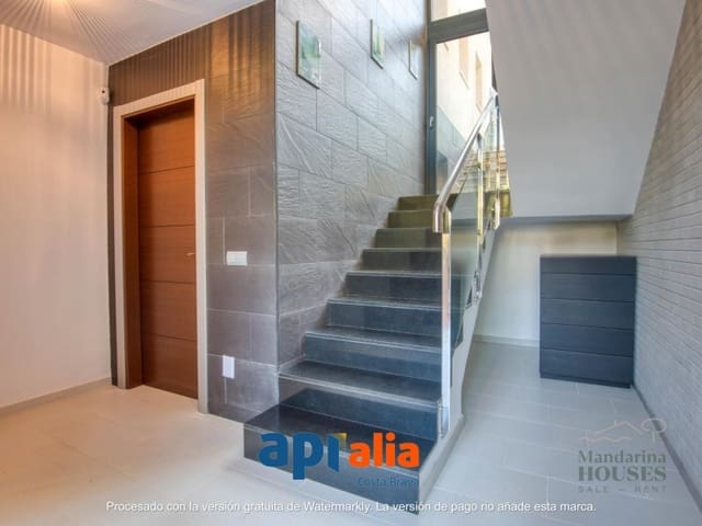 3 bedroom Villa for sale in Blanes with garage - € 1,500,000 (Ref: 9372083)