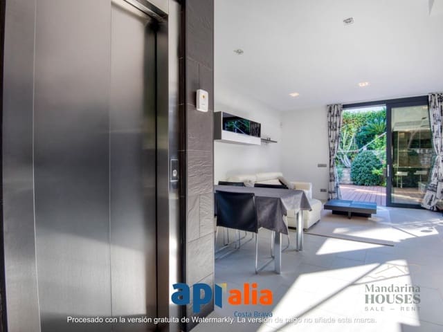 3 bedroom Villa for sale in Blanes with garage - € 1,500,000 (Ref: 9372083)