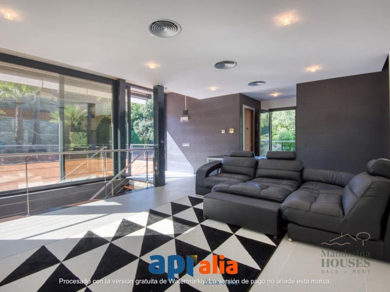 Chalet de 3 habitaciones en Blanes en venta con garaje - 1.500.000 € (Ref: 9372083)