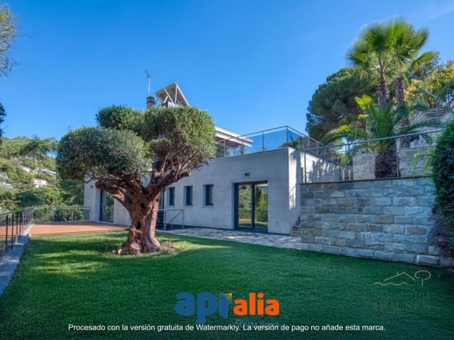 3 bedroom Villa for sale in Blanes with garage - € 1,500,000 (Ref: 9372083)
