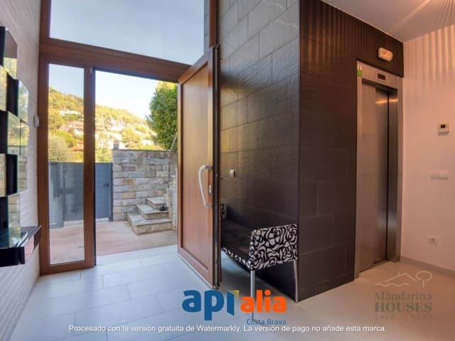 3 bedroom Villa for sale in Blanes with garage - € 1,500,000 (Ref: 9372083)