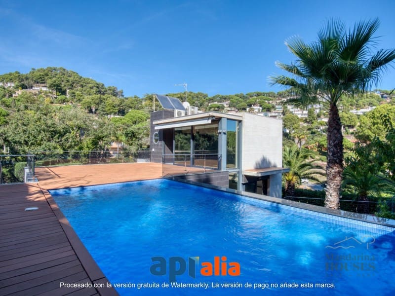 Chalet de 3 habitaciones en Blanes en venta con garaje - 1.500.000 € (Ref: 9372083)