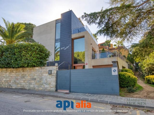 3 bedroom Villa for sale in Blanes with garage - € 1,500,000 (Ref: 9372083)