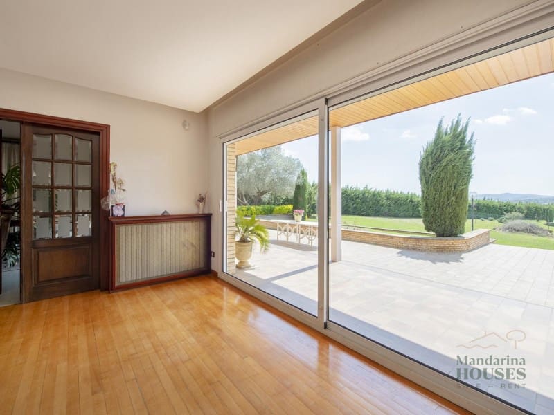 5 makuuhuone Maalaistalo myytävänä paikassa Cornella del Terri - 940 000 € (Ref: 9375260)