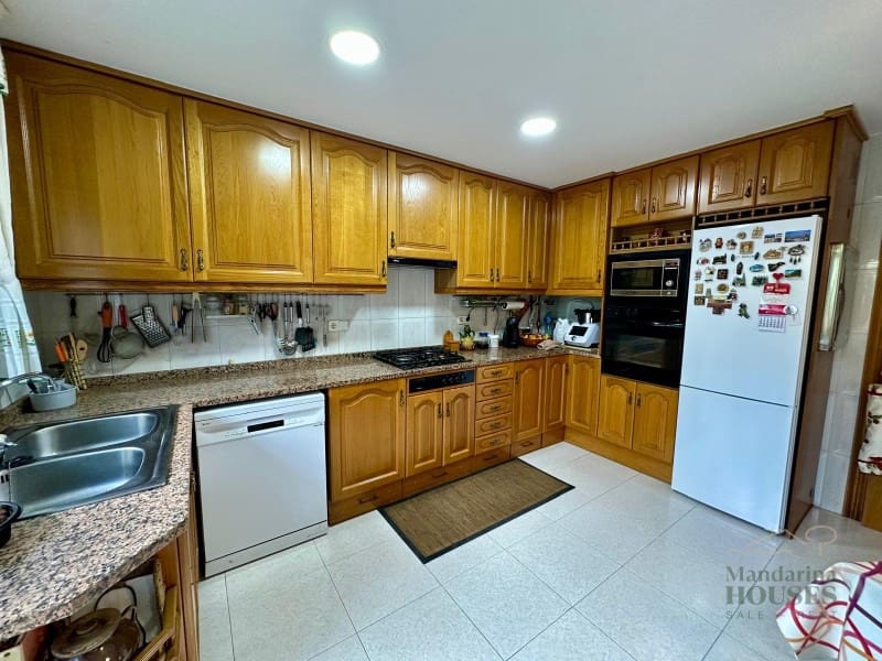 4 soveværelse Villa til salg i Lloret de Mar med garage - € 495.000 (Ref: 9449087)