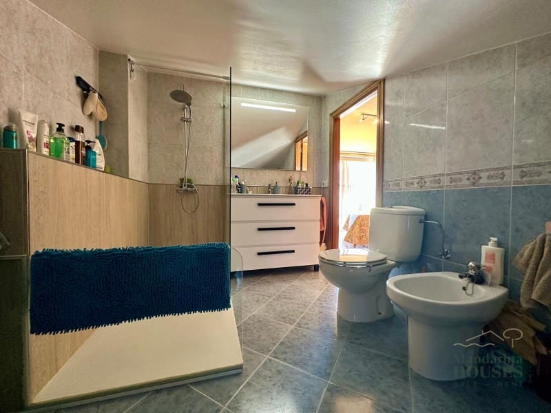 4 soveværelse Villa til salg i Lloret de Mar med garage - € 495.000 (Ref: 9449087)