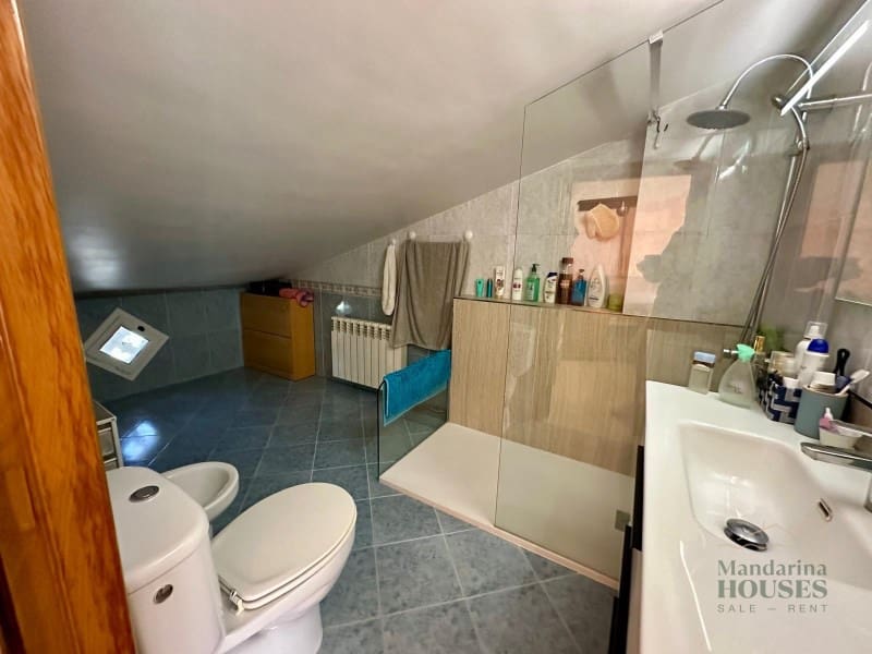 4 soveværelse Villa til salg i Lloret de Mar med garage - € 495.000 (Ref: 9449087)