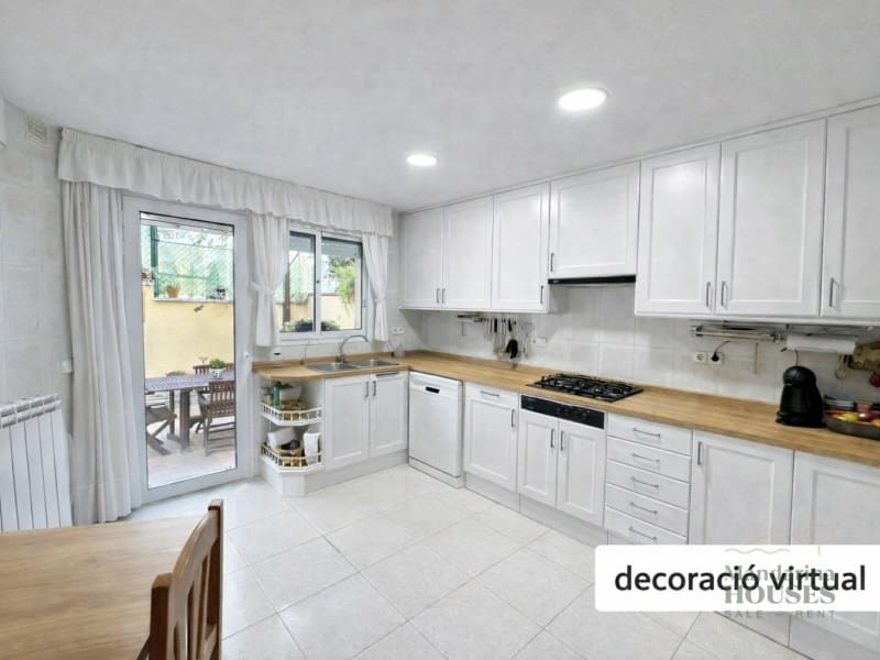 4 soverom Villa til salgs i Lloret de Mar med svømmebasseng garasje - € 495 000 (Ref: 9449087)