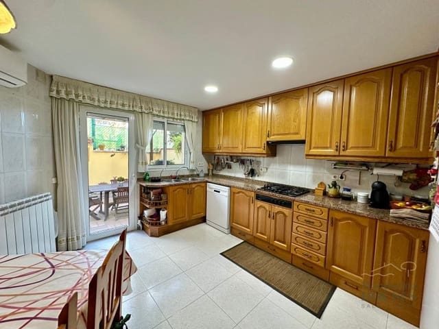 4 soverom Villa til salgs i Fenals, Lloret de Mar med svømmebasseng garasje - € 495 000 (Ref: 9449087)