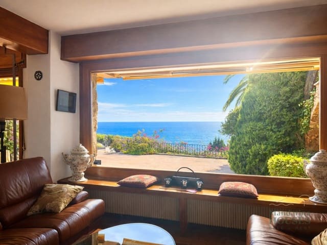 7 soveværelse Villa til salg i Canyelles, Lloret de Mar med garage - € 1.850.000 (Ref: 9543357)