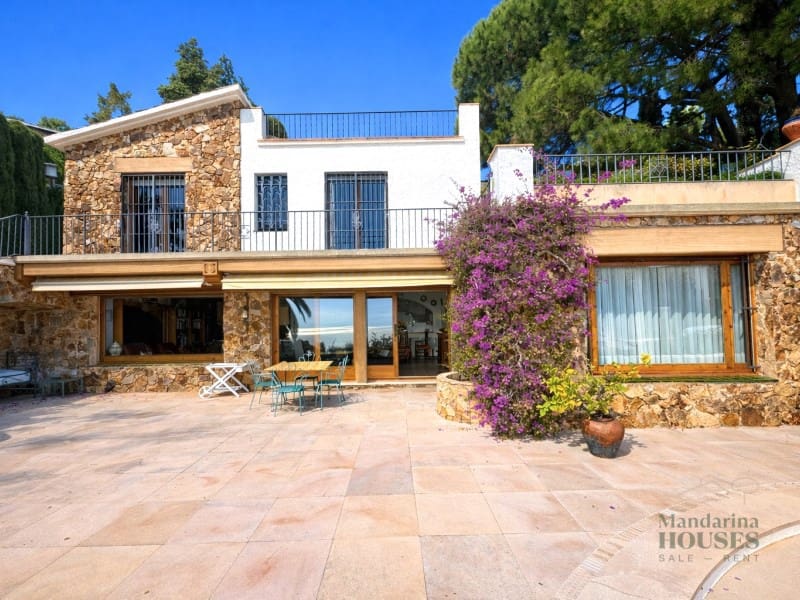 7 soveværelse Villa til salg i Lloret de Mar med garage - € 1.850.000 (Ref: 9543357)