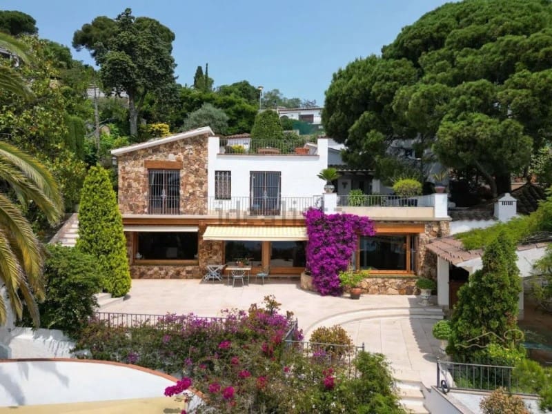 7 soveværelse Villa til salg i Lloret de Mar med garage - € 1.850.000 (Ref: 9543357)