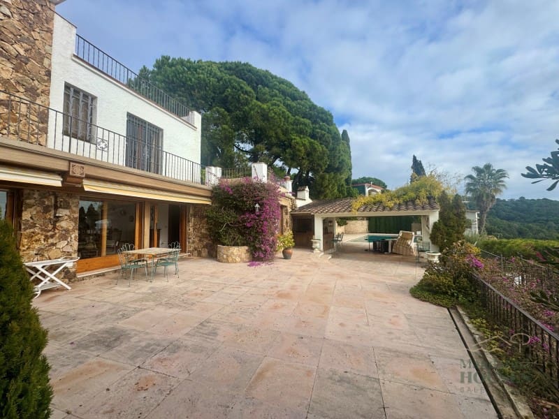 7 soveværelse Villa til salg i Lloret de Mar med garage - € 1.850.000 (Ref: 9543357)
