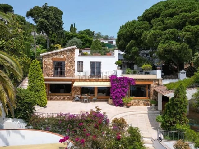 7 soveværelse Villa til salg i Canyelles, Lloret de Mar med garage - € 1.850.000 (Ref: 9543357)