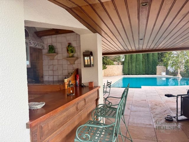 7 soveværelse Villa til salg i Canyelles, Lloret de Mar med garage - € 1.850.000 (Ref: 9543357)