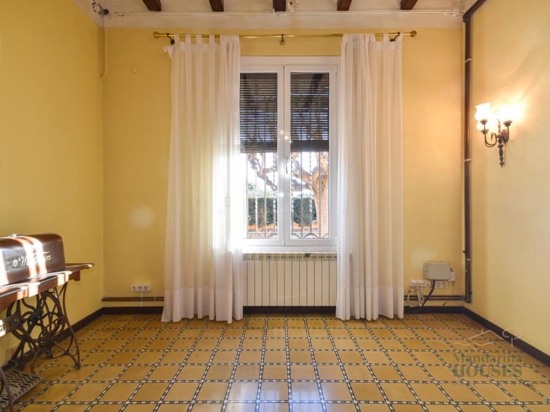 6 bedroom Villa for sale in Sant Andreu de Llavaneres - € 875,000 (Ref: 9616113)