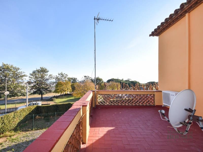 6 bedroom Villa for sale in Sant Andreu de Llavaneres - € 875,000 (Ref: 9616113)