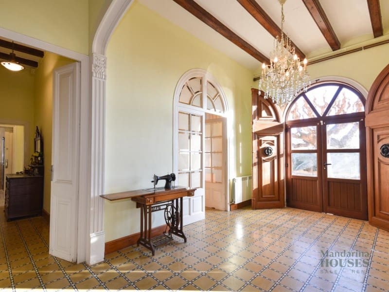 6 bedroom Villa for sale in Sant Andreu de Llavaneres - € 875,000 (Ref: 9616113)