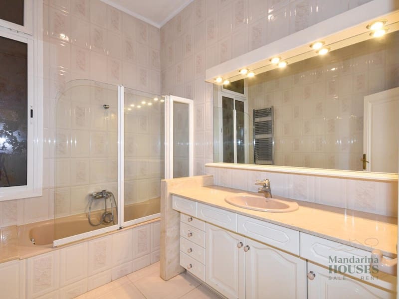 6 bedroom Villa for sale in Sant Andreu de Llavaneres - € 875,000 (Ref: 9616113)