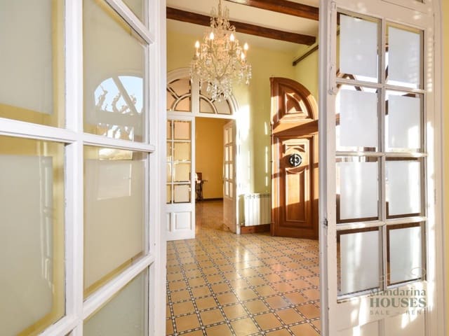 6 bedroom Villa for sale in Sant Andreu de Llavaneres - € 875,000 (Ref: 9616113)