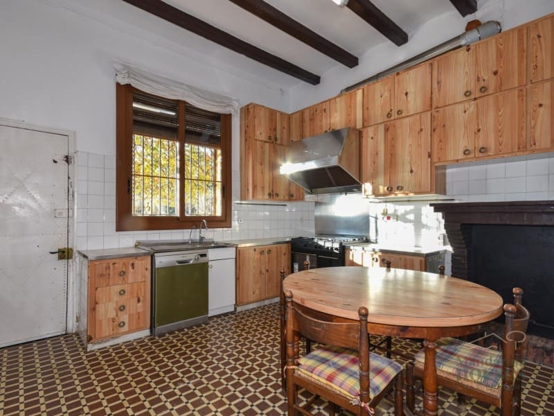 6 bedroom Villa for sale in Sant Andreu de Llavaneres - € 875,000 (Ref: 9616113)