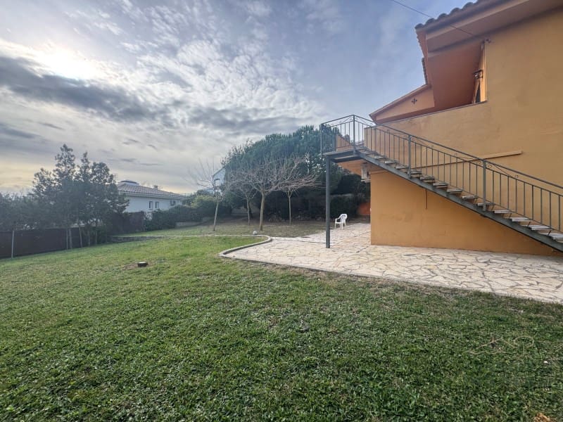 2 soveværelse Villa til leje i Lloret de Mar med garage - € 1.100 (Ref: 9659210)