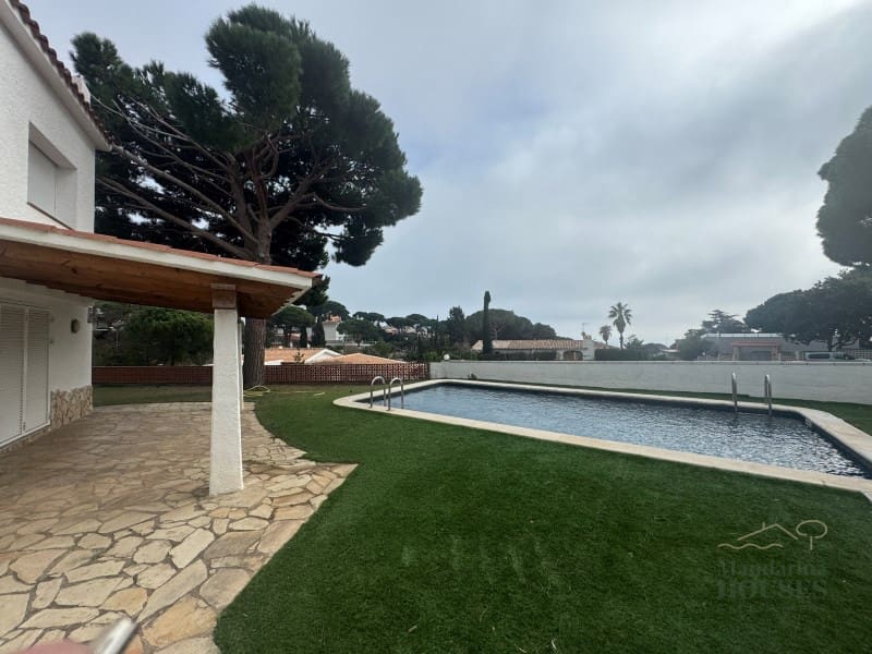 4 bedroom Villa for sale in Lloret de Mar with pool garage - € 590,000 (Ref: 9698707)