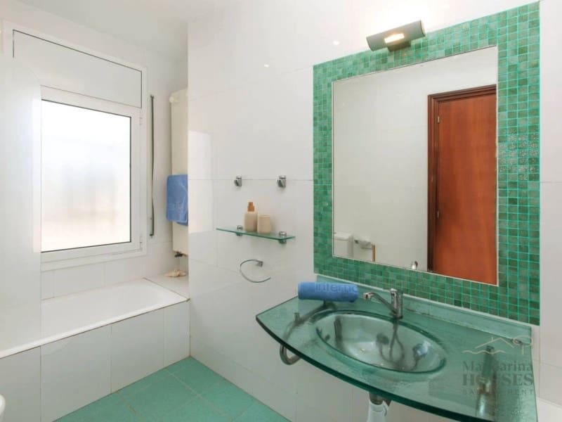 4 bedroom Villa for sale in Lloret de Mar with pool garage - € 590,000 (Ref: 9698707)