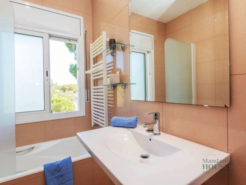 4 bedroom Villa for sale in Lloret de Mar with pool garage - € 590,000 (Ref: 9698707)